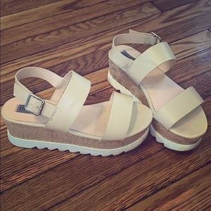 ❌SOLD❌ STEVE MADDEN KRISTA PLATFORM SANDALS